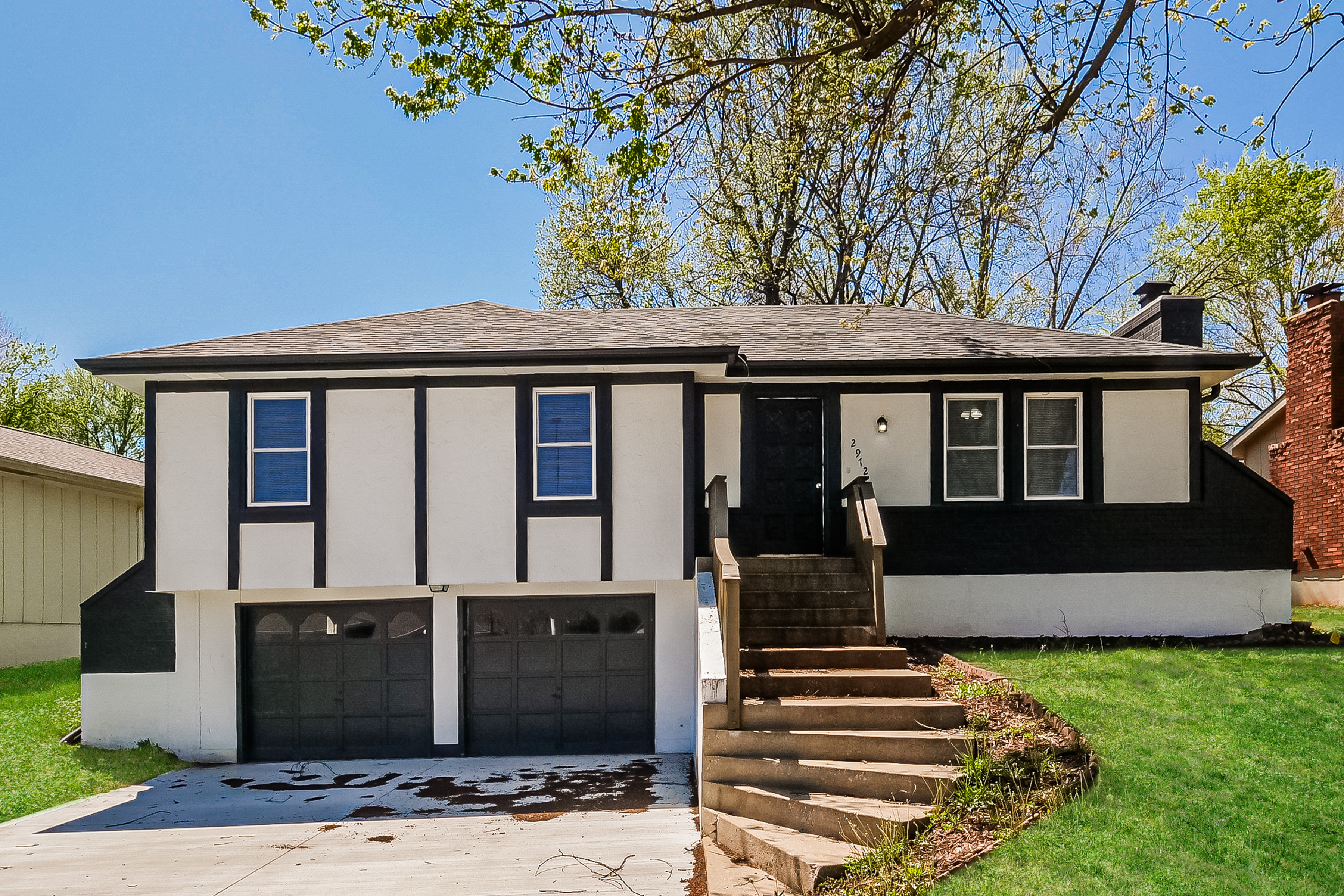 2972 Iva Dr Independence, MO 64057